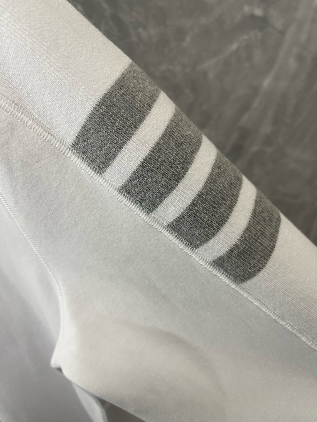 Thom Browne 톰브라운 사선 완장 클래식 라운드넥 니트 스웨터 4