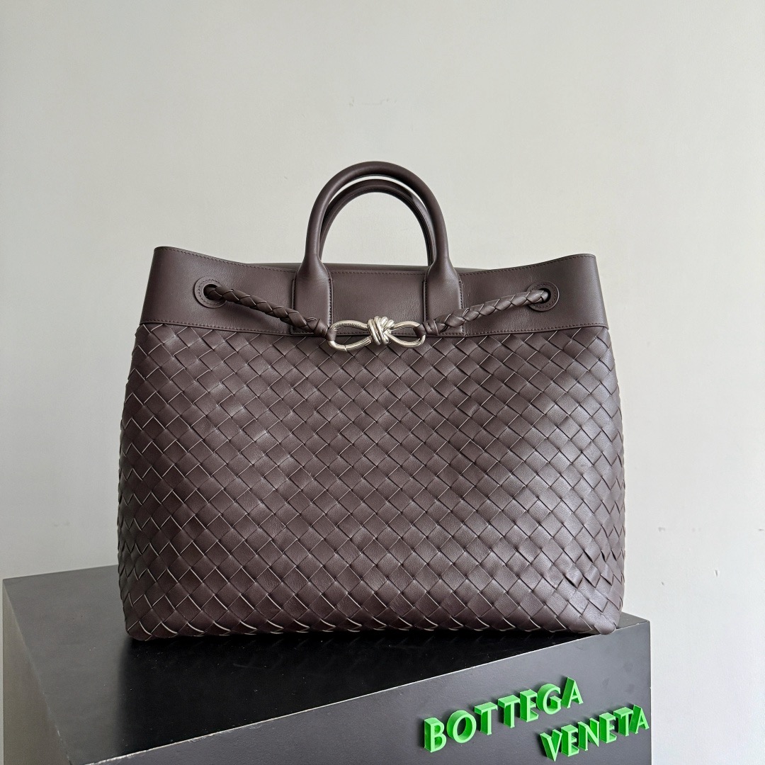 Bottega Veneta 보테가베네타 Andiamo Voyager 인트레치아토 토트백 5