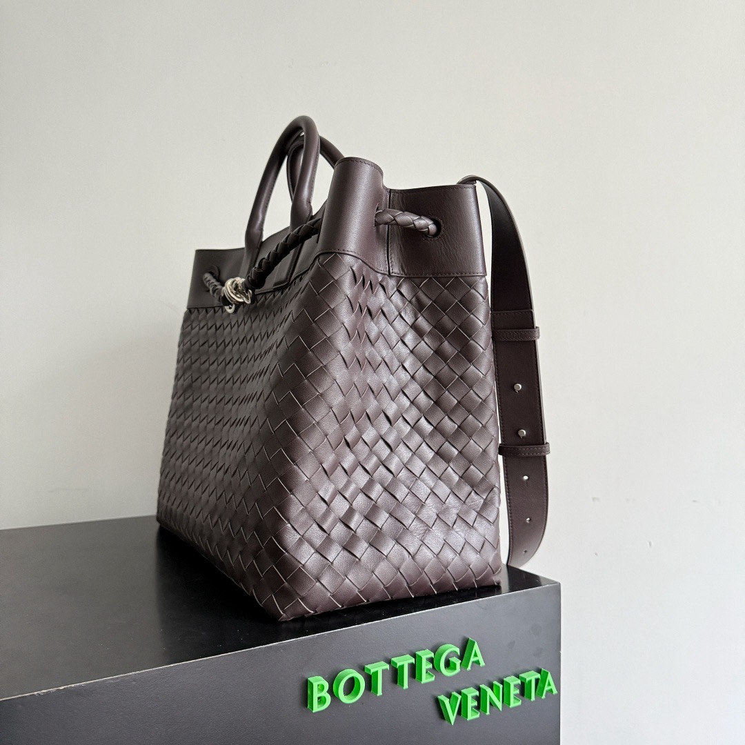 Bottega Veneta 보테가베네타 Andiamo Voyager 인트레치아토 토트백 6