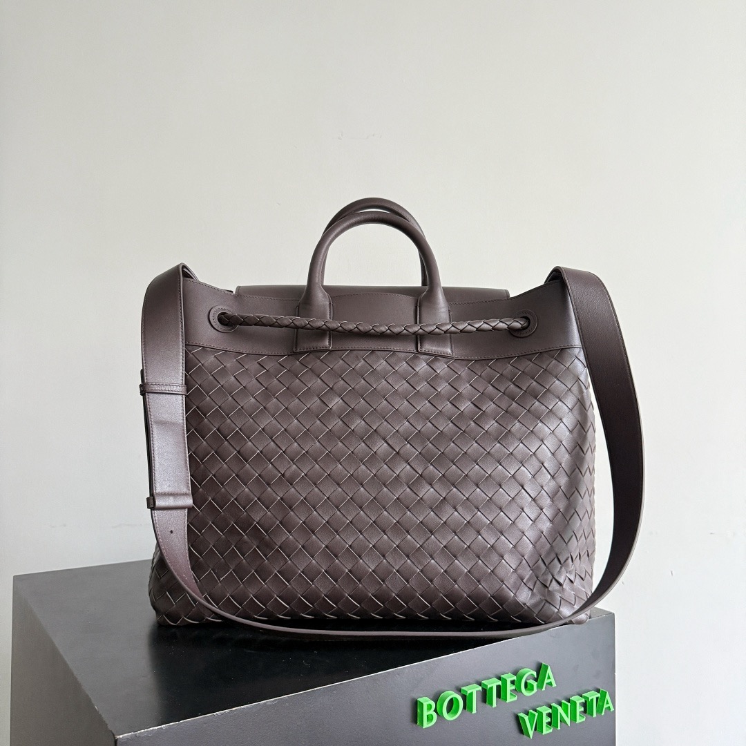 Bottega Veneta 보테가베네타 Andiamo Voyager 인트레치아토 토트백 8