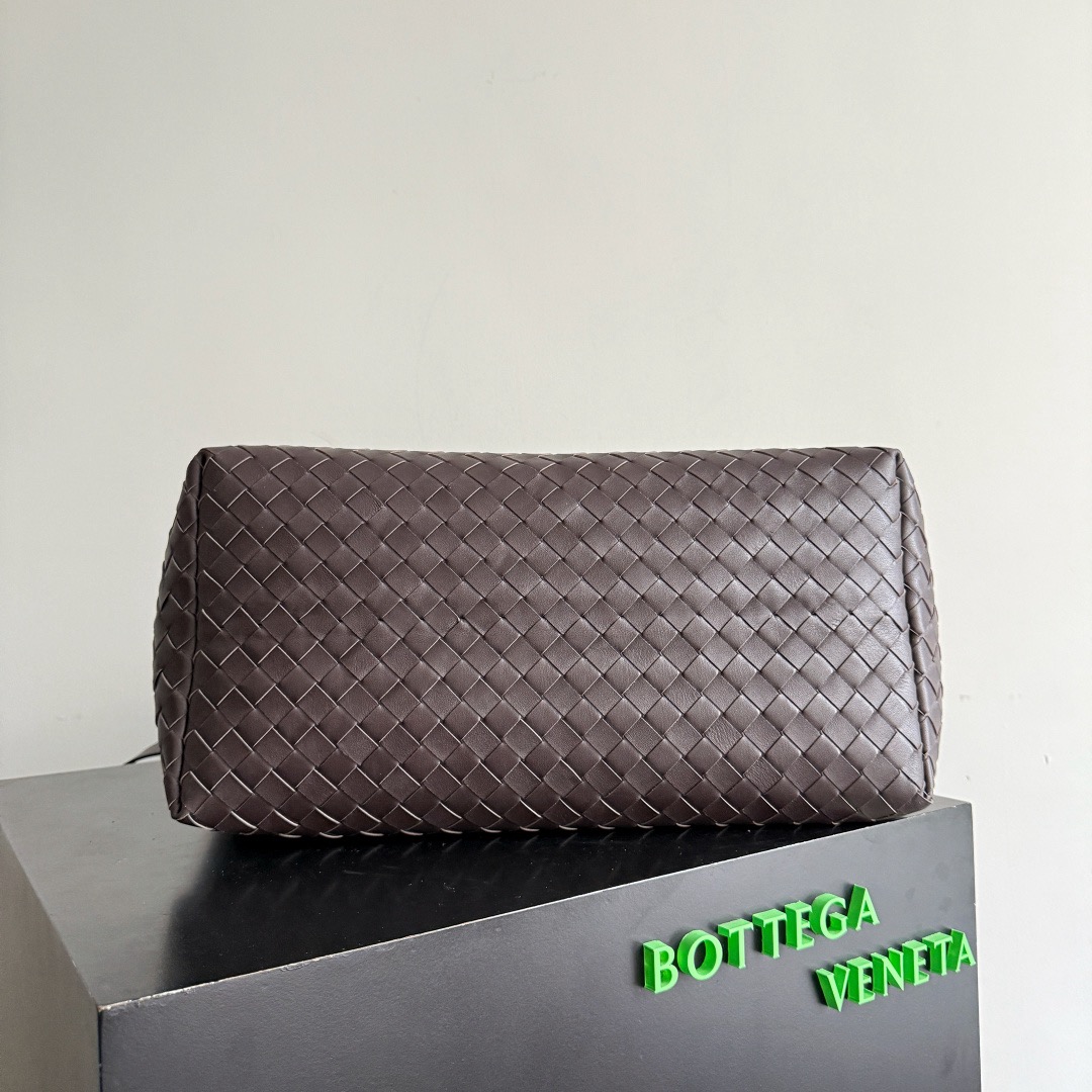 Bottega Veneta 보테가베네타 Andiamo Voyager 인트레치아토 토트백 10