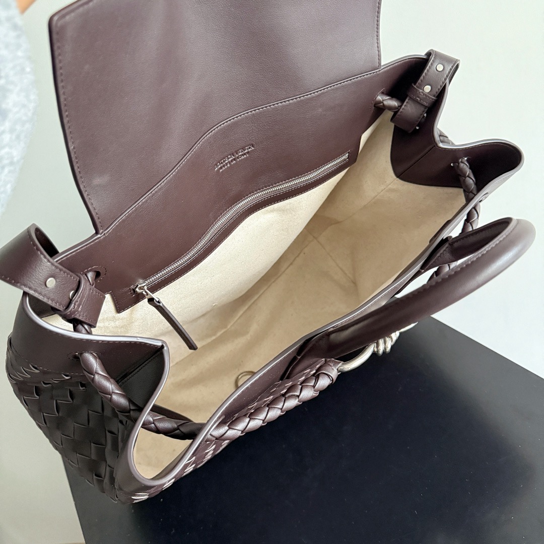 Bottega Veneta 보테가베네타 Andiamo Voyager 인트레치아토 토트백 11