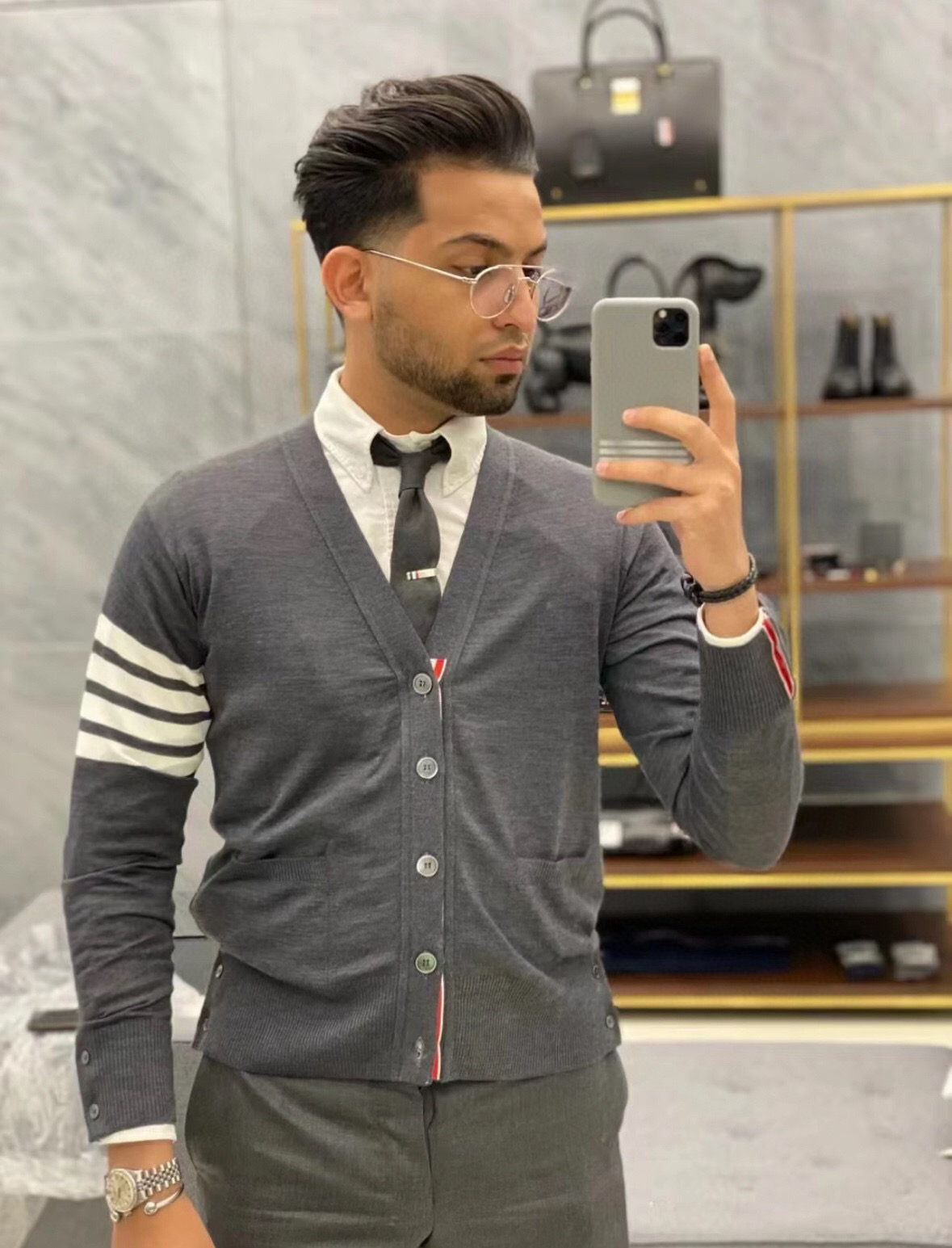 Thom Browne 톰브라운 사선 스트라이프 V넥 가디건 니트 1