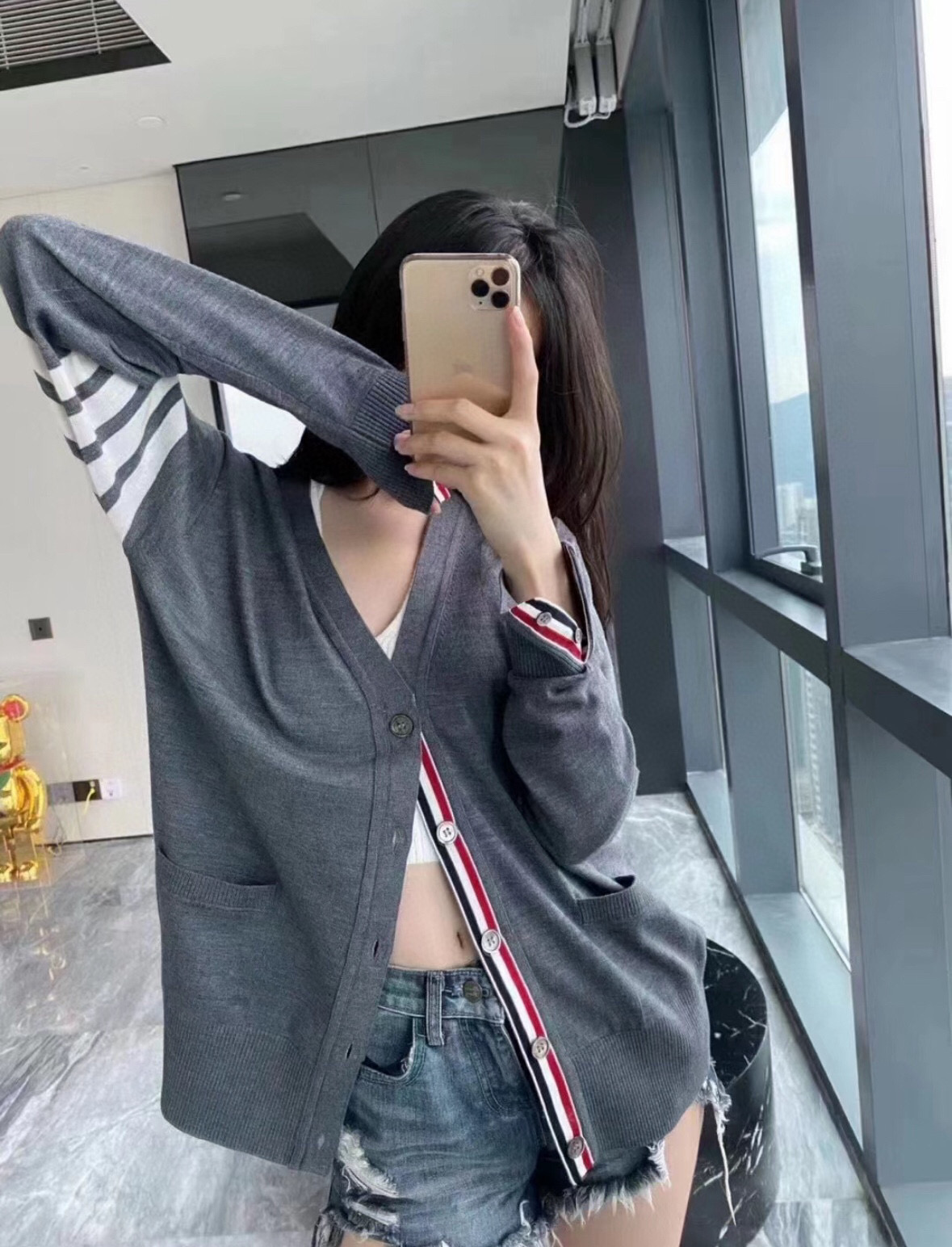 Thom Browne 톰브라운 사선 스트라이프 V넥 가디건 니트 9