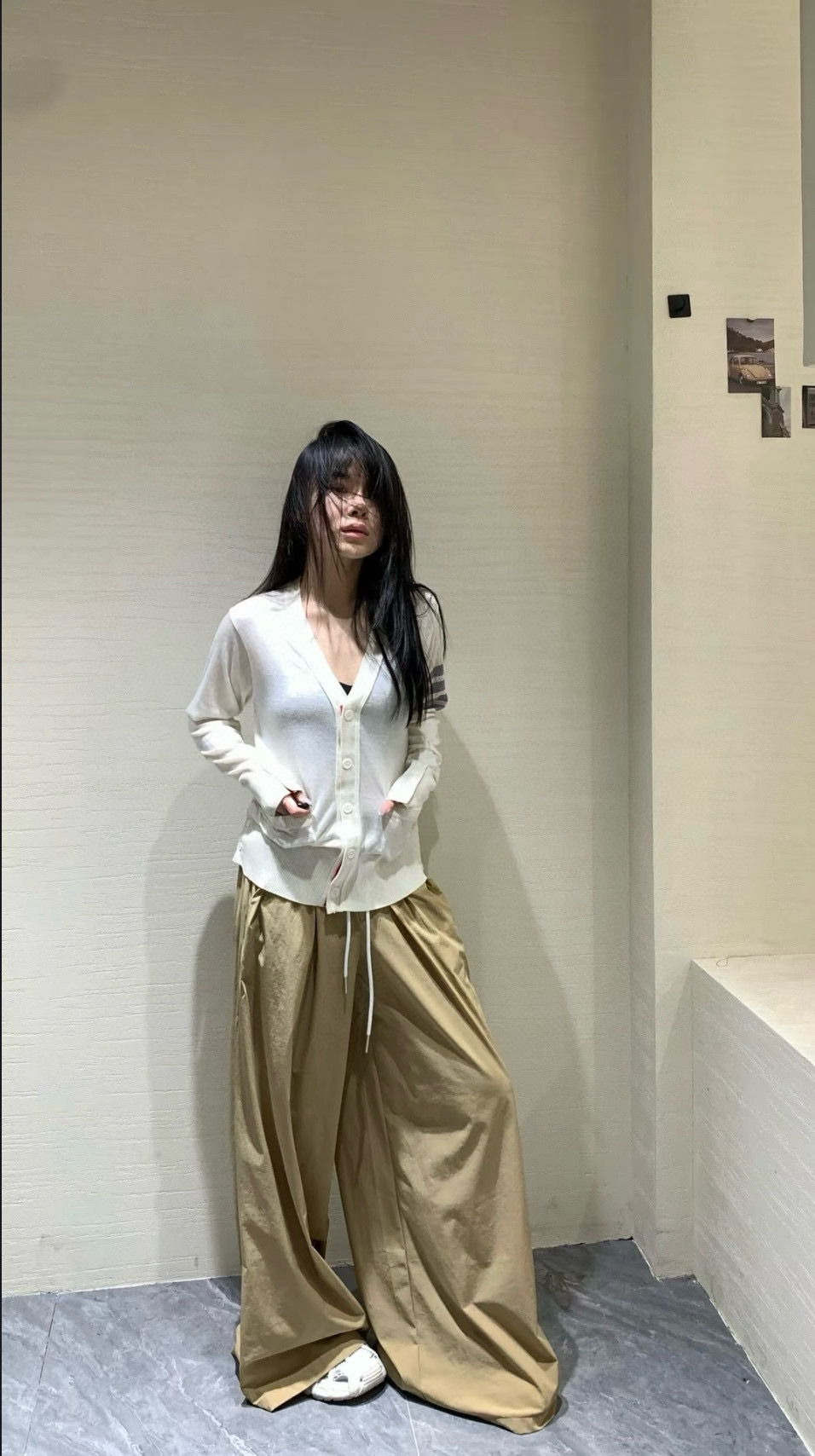 Thom Browne 톰브라운 사선 스트라이프 V넥 가디건 니트 1