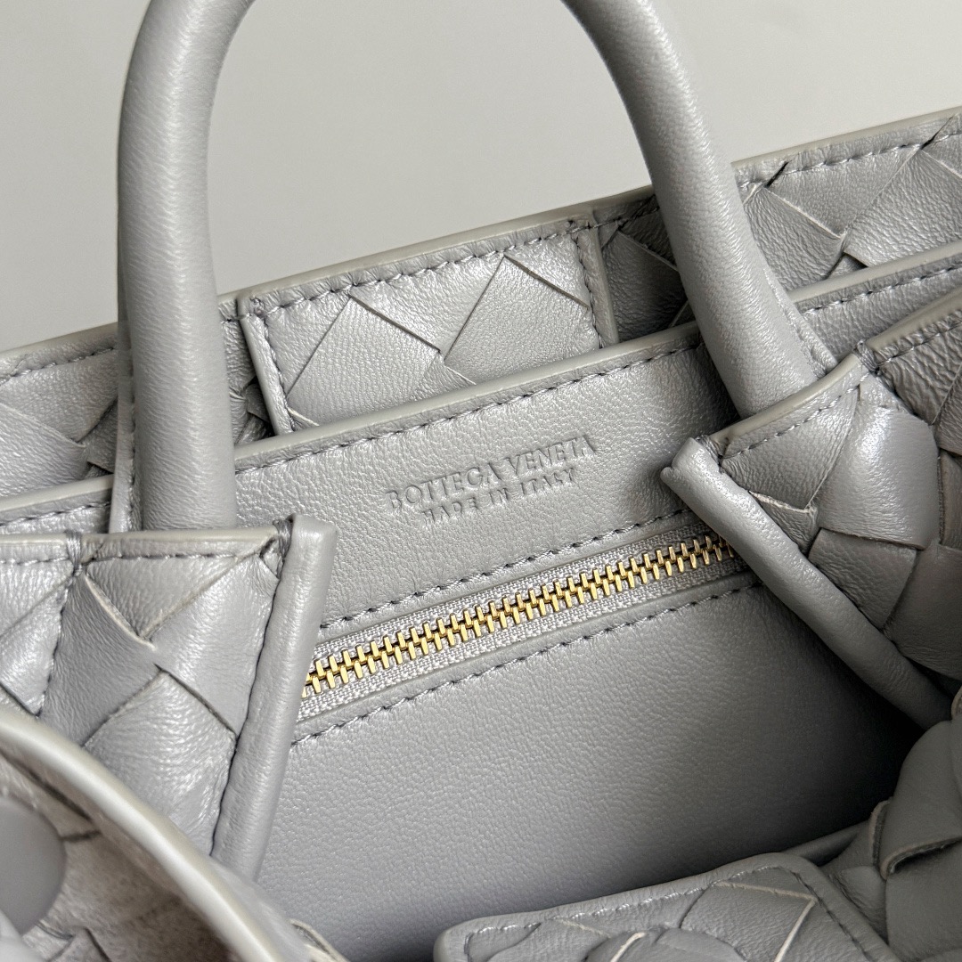 Bottega Veneta 보테가베네타 Andiamo 안디아모 인트레치아토 토트백 반쇠银灰 10
