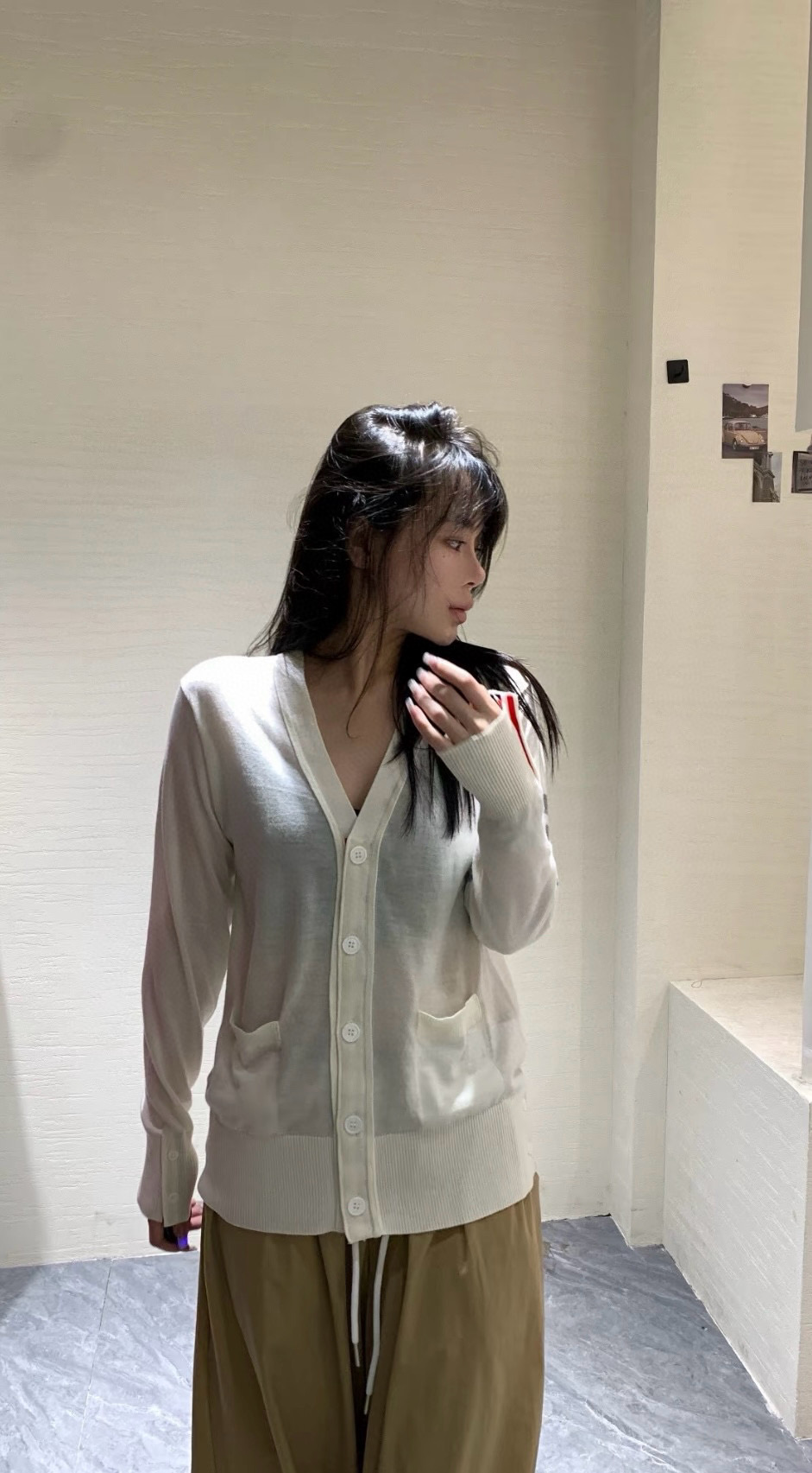 Thom Browne 톰브라운 사선 스트라이프 V넥 가디건 니트 3