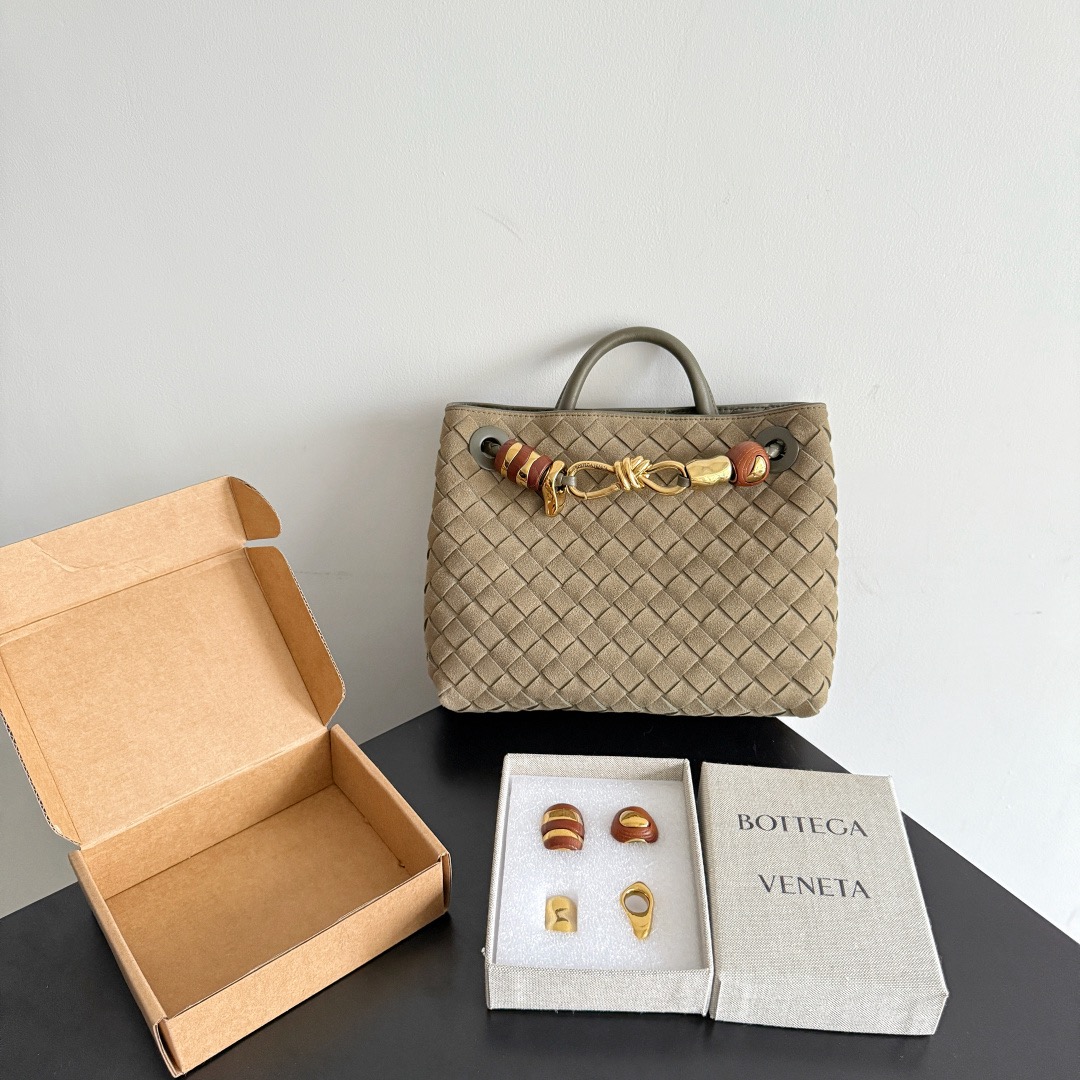 Bottega Veneta 보테가베네타 Andiamo 인트레치아토 토트백 반쥬柏树绿 1