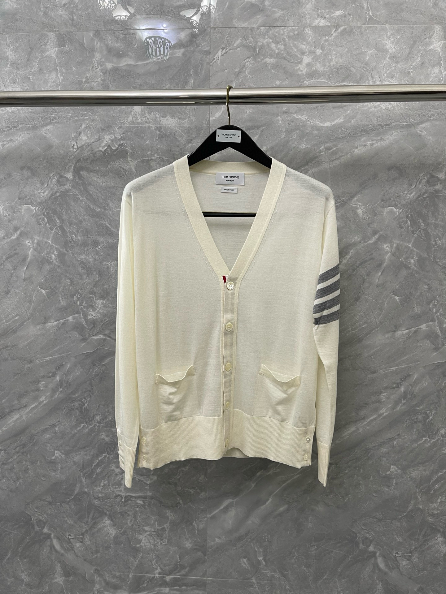 Thom Browne 톰브라운 사선 스트라이프 V넥 가디건 니트 4