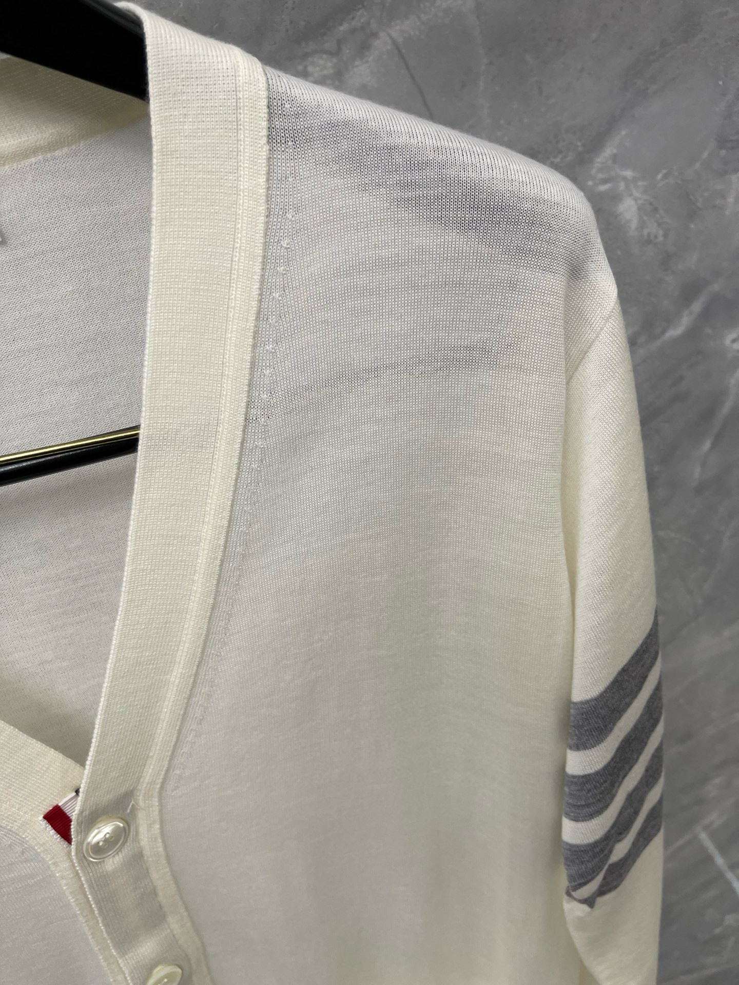 Thom Browne 톰브라운 사선 스트라이프 V넥 가디건 니트 6