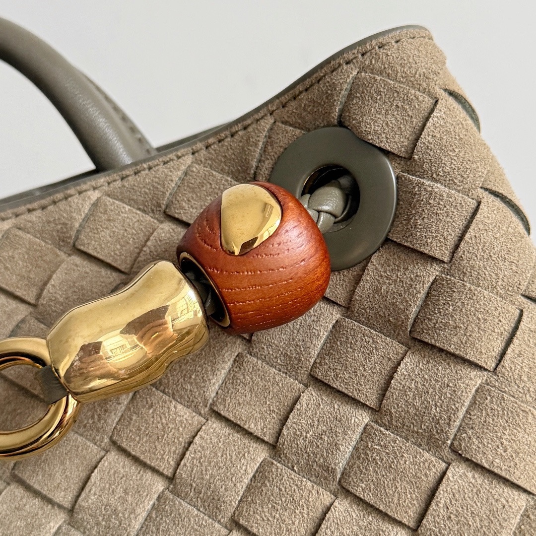 Bottega Veneta 보테가베네타 Andiamo 인트레치아토 토트백 반쥬柏树绿 4