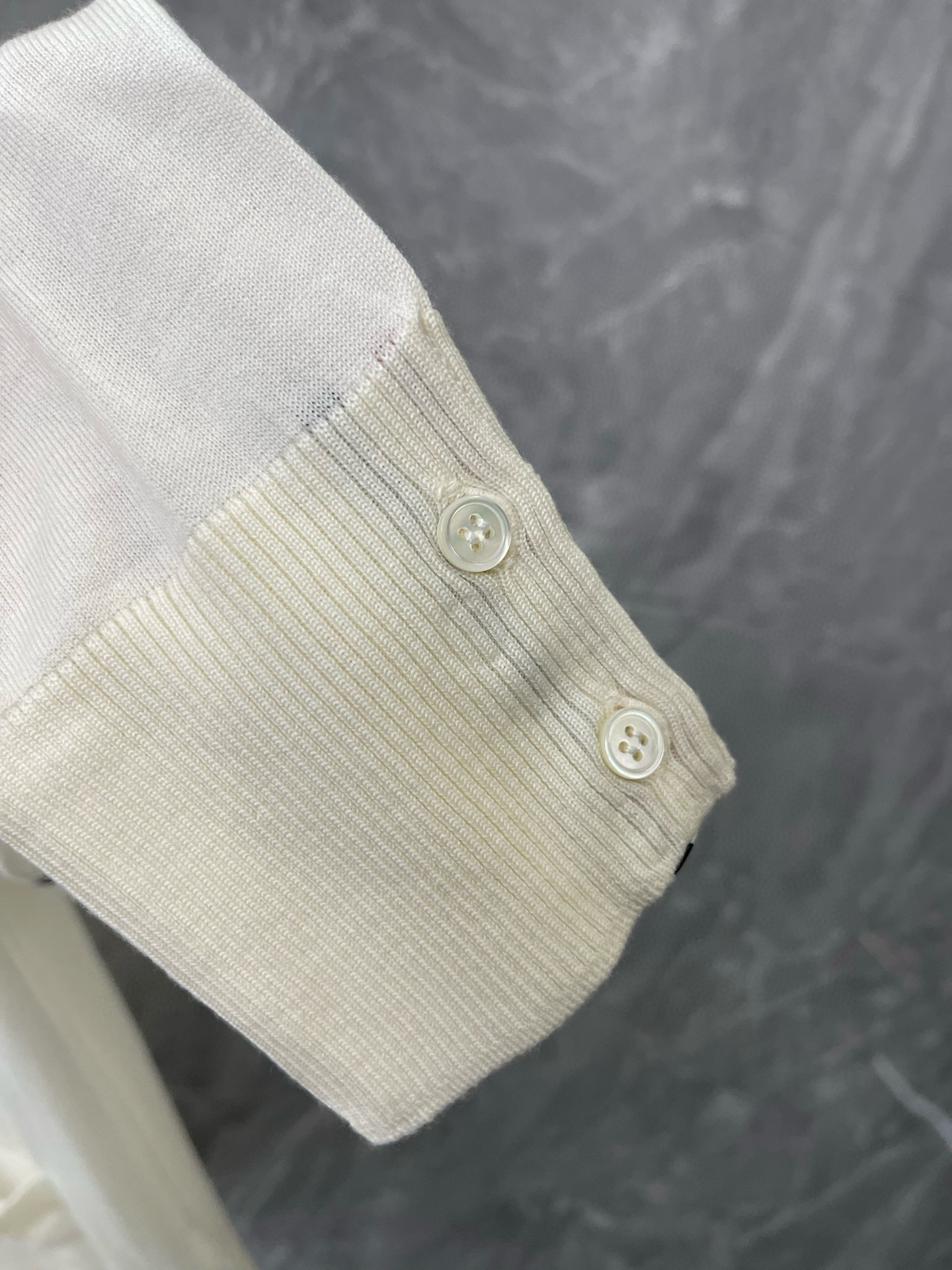 Thom Browne 톰브라운 사선 스트라이프 V넥 가디건 니트 9