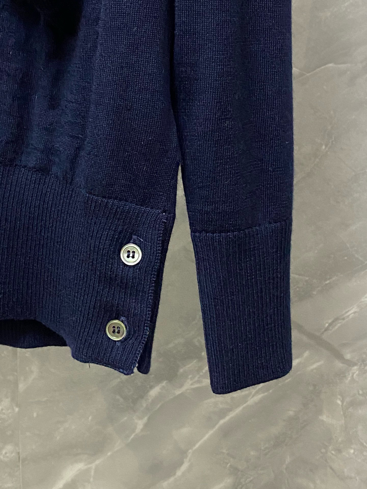 Thom Browne 톰브라운 사선 스트라이프 V넥 가디건 니트 5