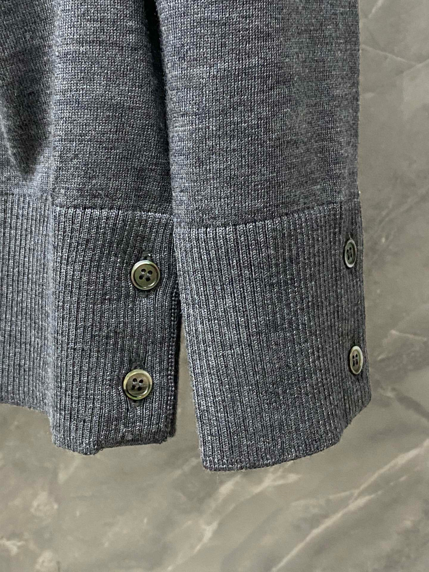 Thom Browne 톰브라운 사선 스트라이프 V넥 가디건 니트 15