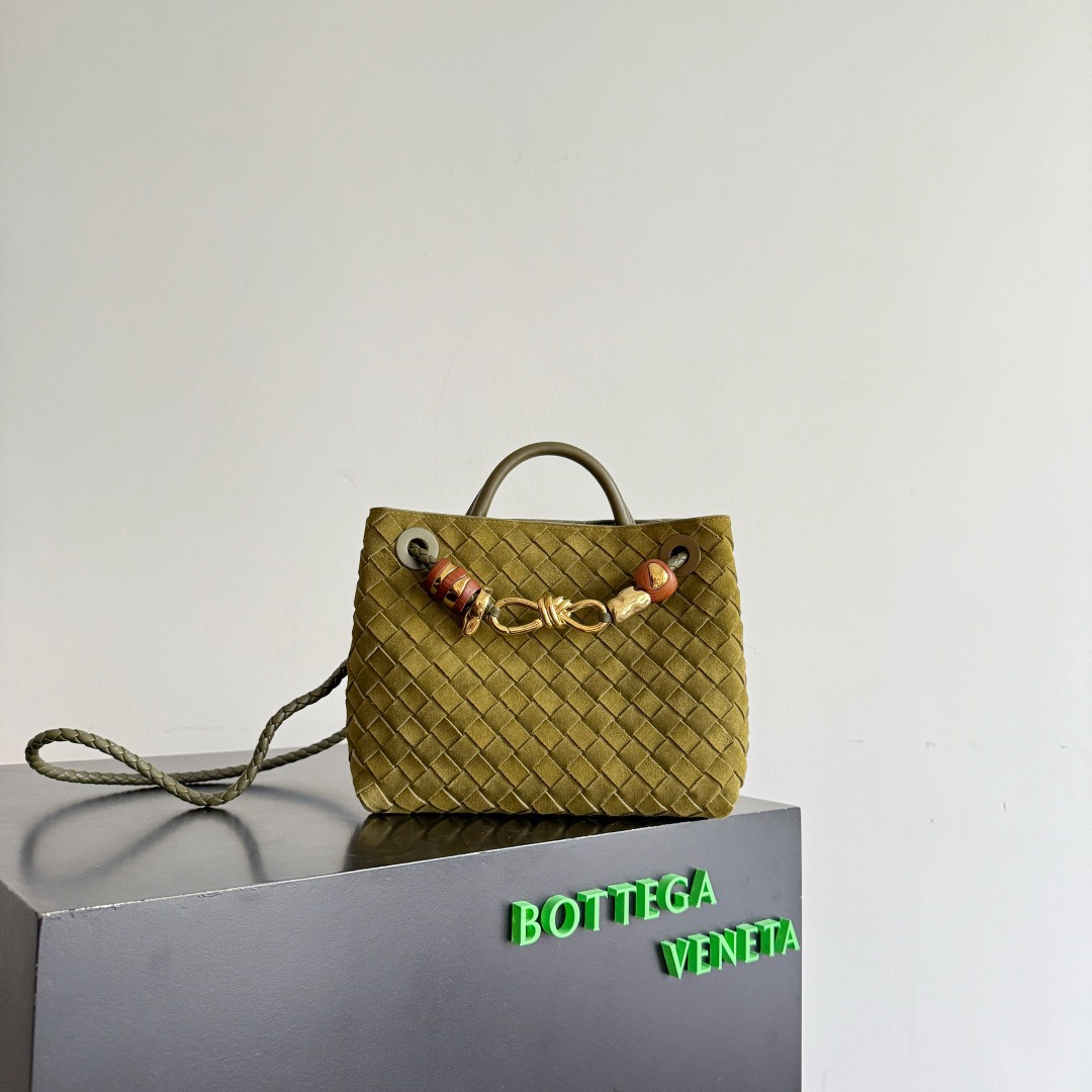 BOTTEGA VENETA 보테가베네타 Andiamo 인트레치아토 스웨이드 토트백 2