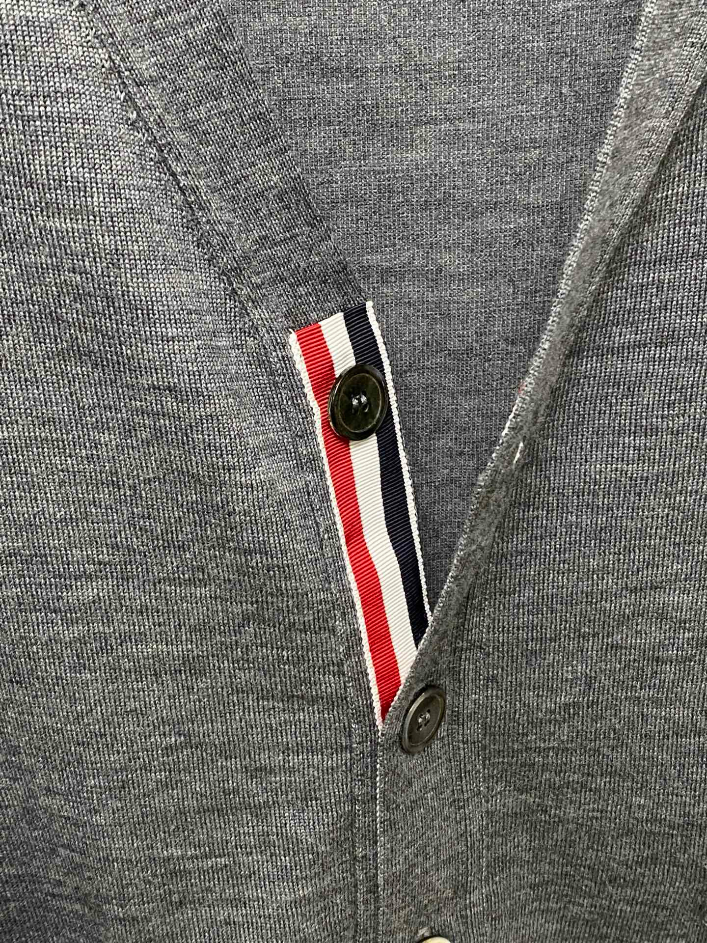 Thom Browne 톰브라운 사선 스트라이프 V넥 가디건 니트 17