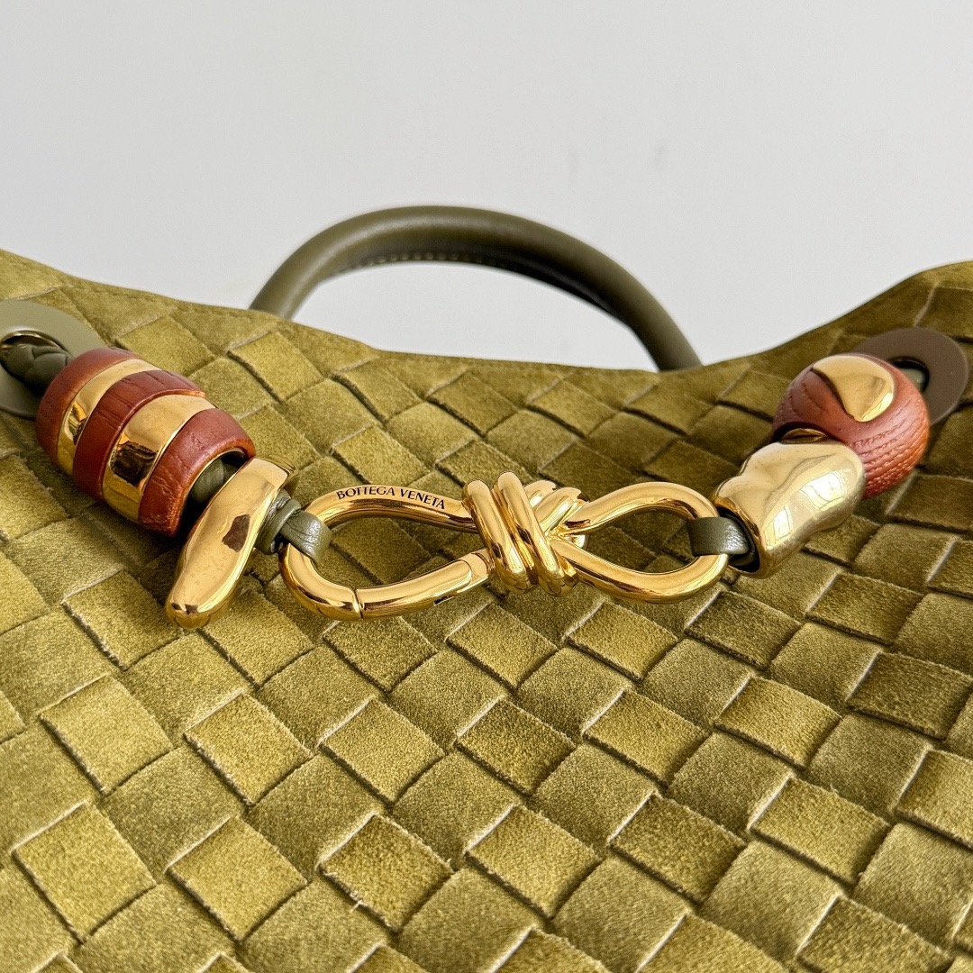 BOTTEGA VENETA 보테가베네타 Andiamo 인트레치아토 스웨이드 토트백 3