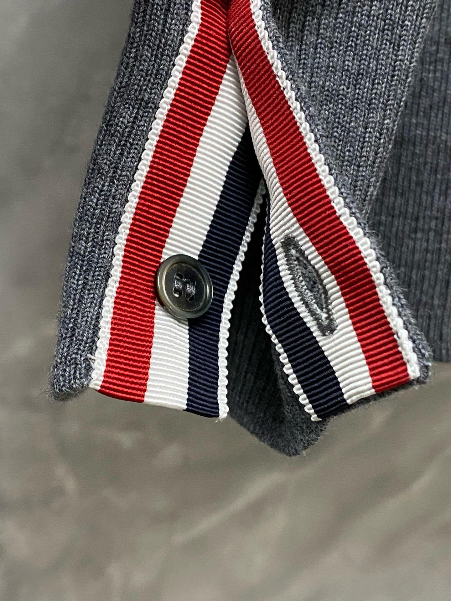 Thom Browne 톰브라운 사선 스트라이프 V넥 가디건 니트 18