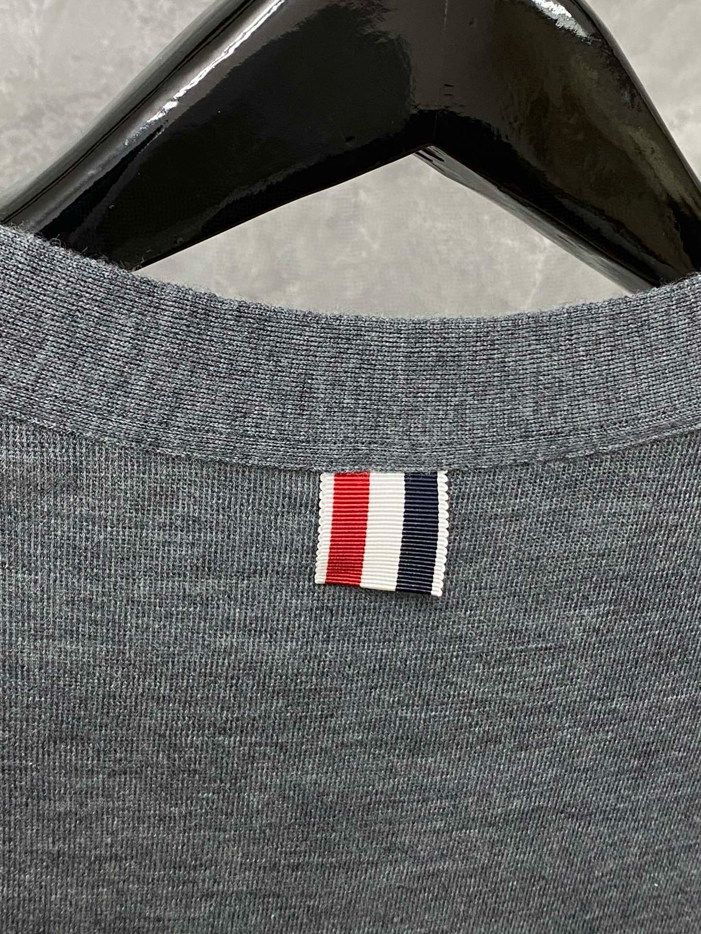 Thom Browne 톰브라운 사선 스트라이프 V넥 가디건 니트 19