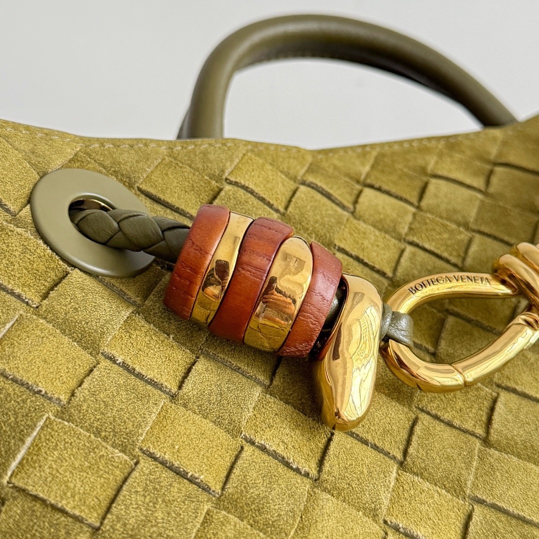 BOTTEGA VENETA 보테가베네타 Andiamo 인트레치아토 스웨이드 토트백 5