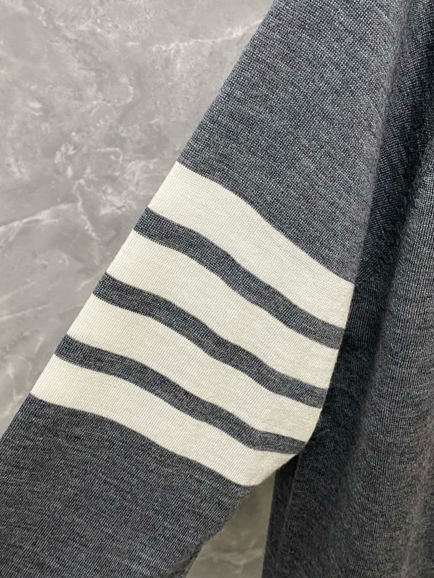 Thom Browne 톰브라운 사선 스트라이프 V넥 가디건 니트 20