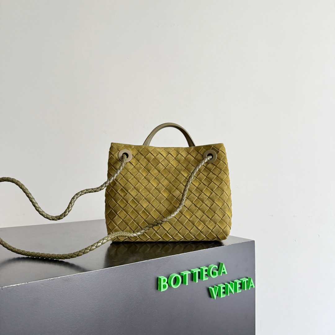 BOTTEGA VENETA 보테가베네타 Andiamo 인트레치아토 스웨이드 토트백 6