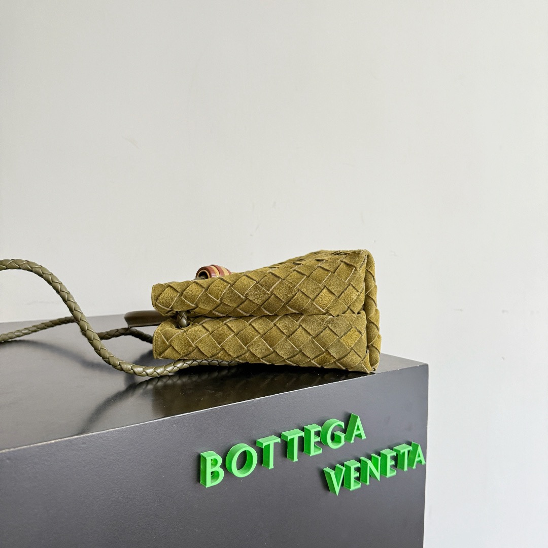 BOTTEGA VENETA 보테가베네타 Andiamo 인트레치아토 스웨이드 토트백 7