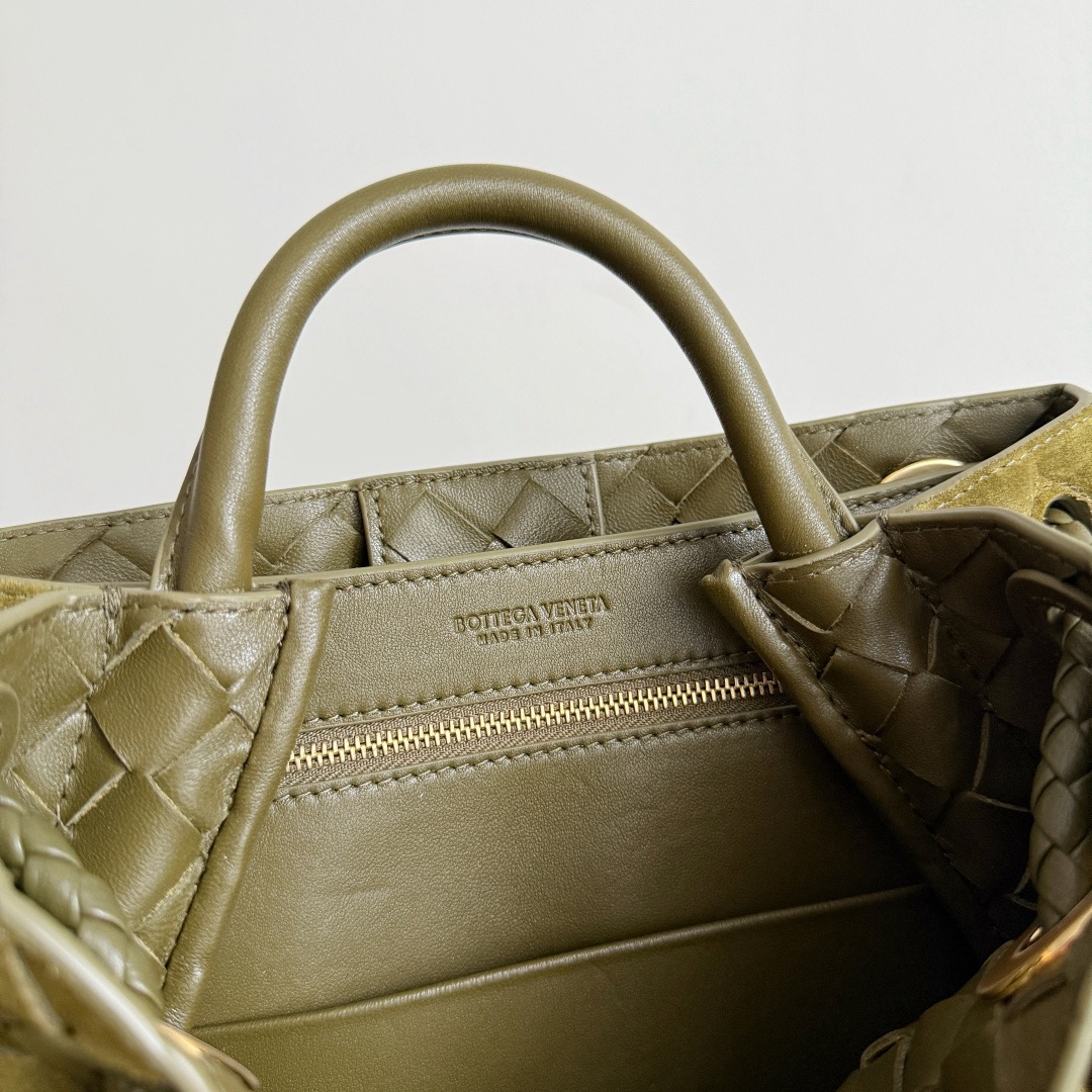 BOTTEGA VENETA 보테가베네타 Andiamo 인트레치아토 스웨이드 토트백 9