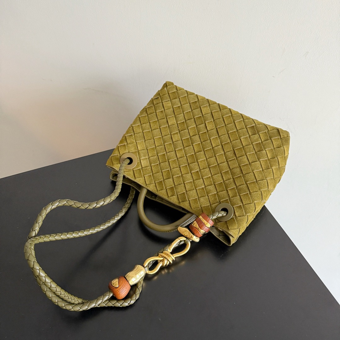 BOTTEGA VENETA 보테가베네타 Andiamo 인트레치아토 스웨이드 토트백 10
