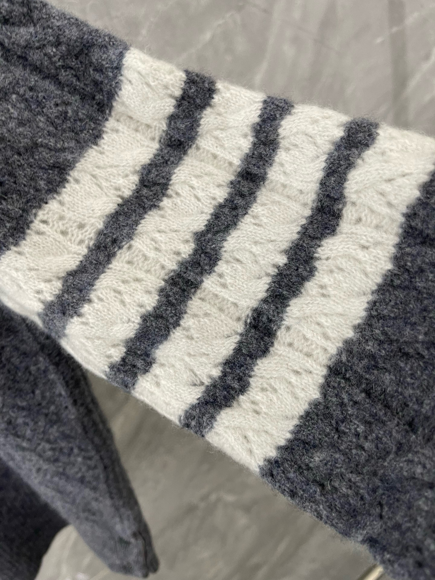 Thom Browne 톰브라운 케이블 니트 라운드넥 스웨터 4