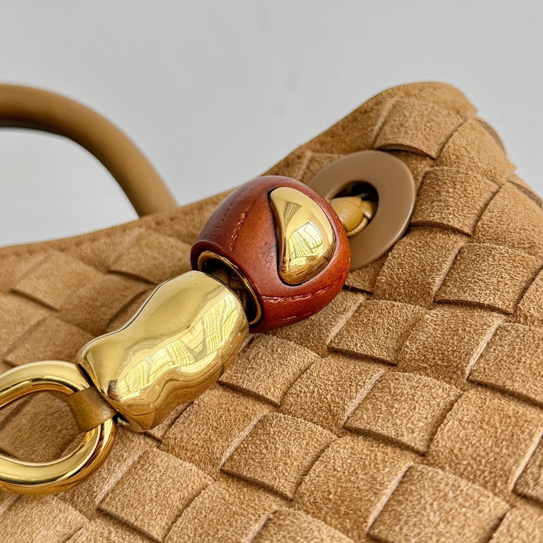 BOTTEGA VENETA 보테가베네타 Andiamo 안디아모 인트레치아토 토트백 4