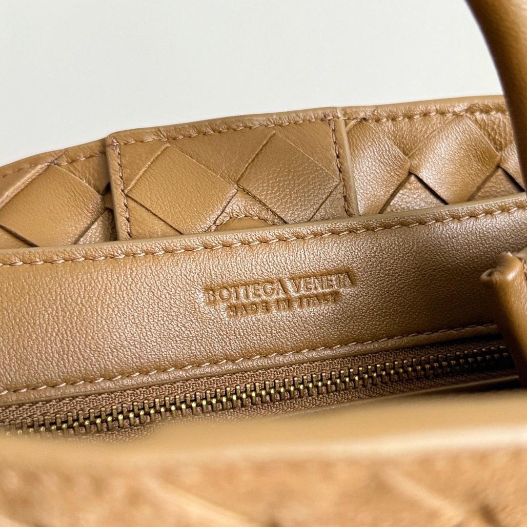 BOTTEGA VENETA 보테가베네타 Andiamo 안디아모 인트레치아토 토트백 9