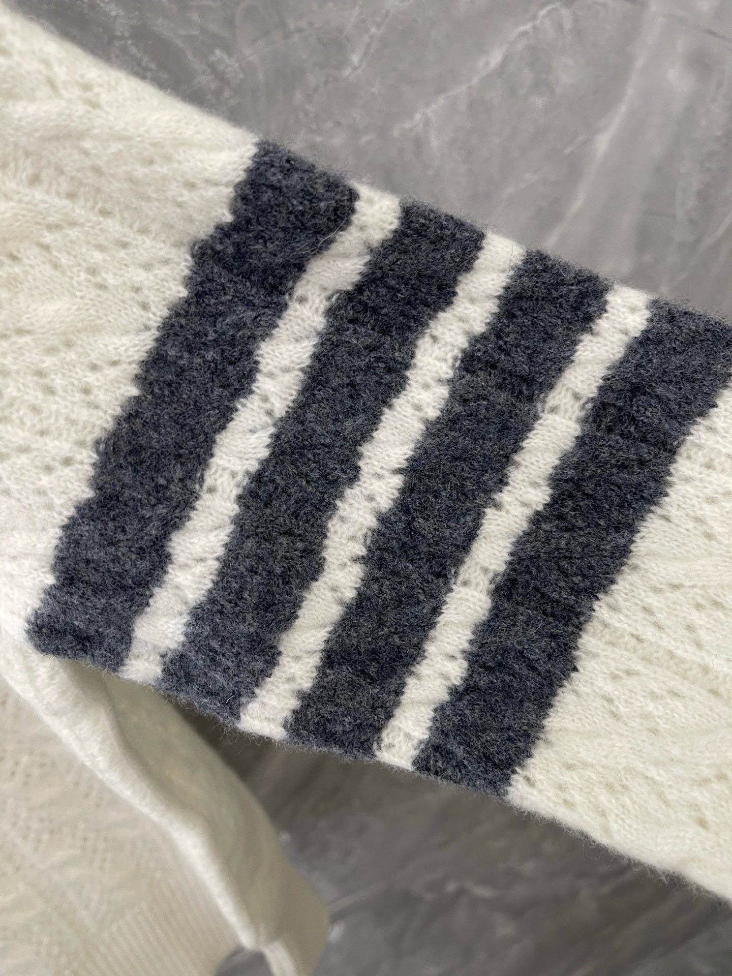 Thom Browne 톰브라운 케이블 니트 라운드넥 스웨터 4