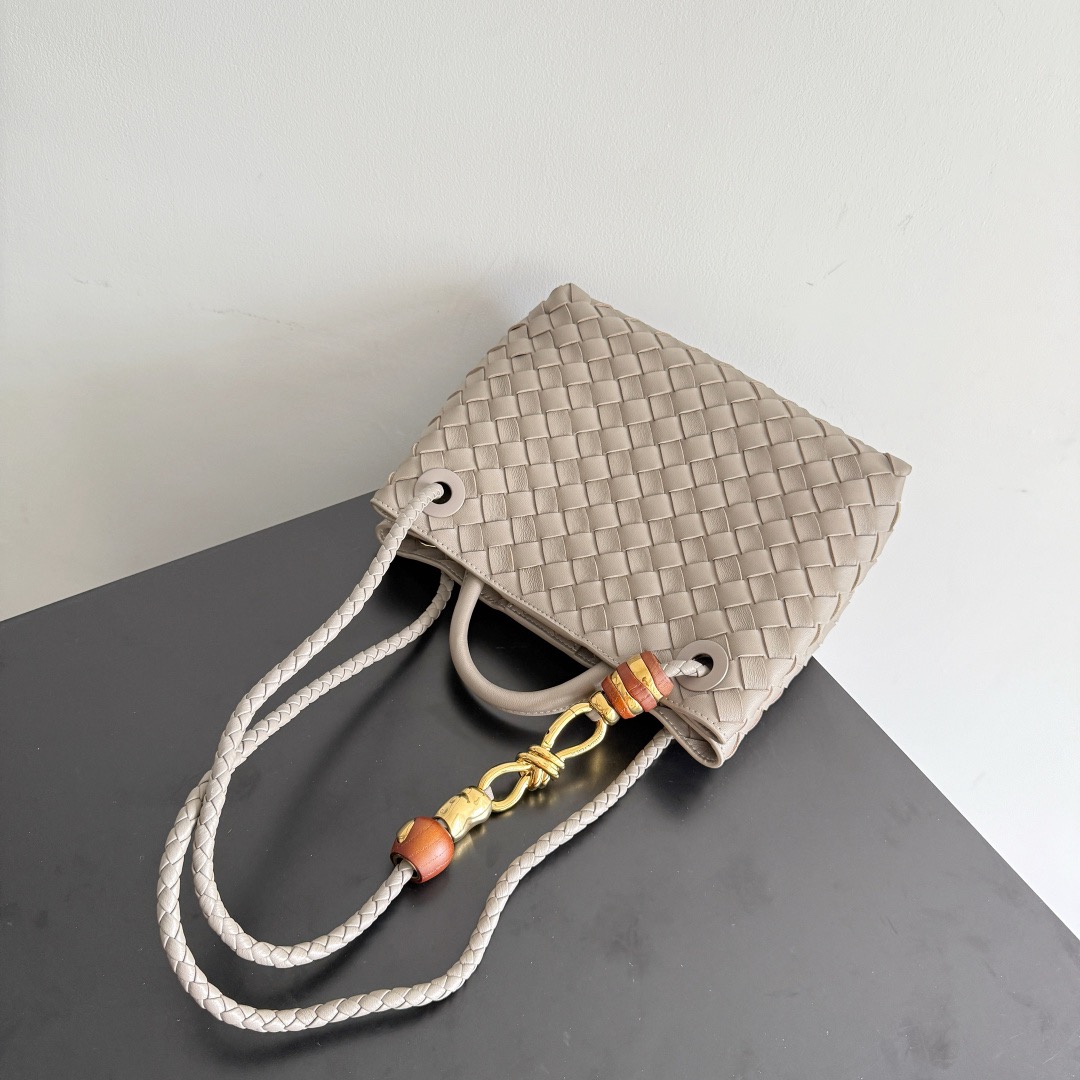 BOTTEGA VENETA 보테가베네타 Andiamo 인트레치아토 토트 크로스백 3