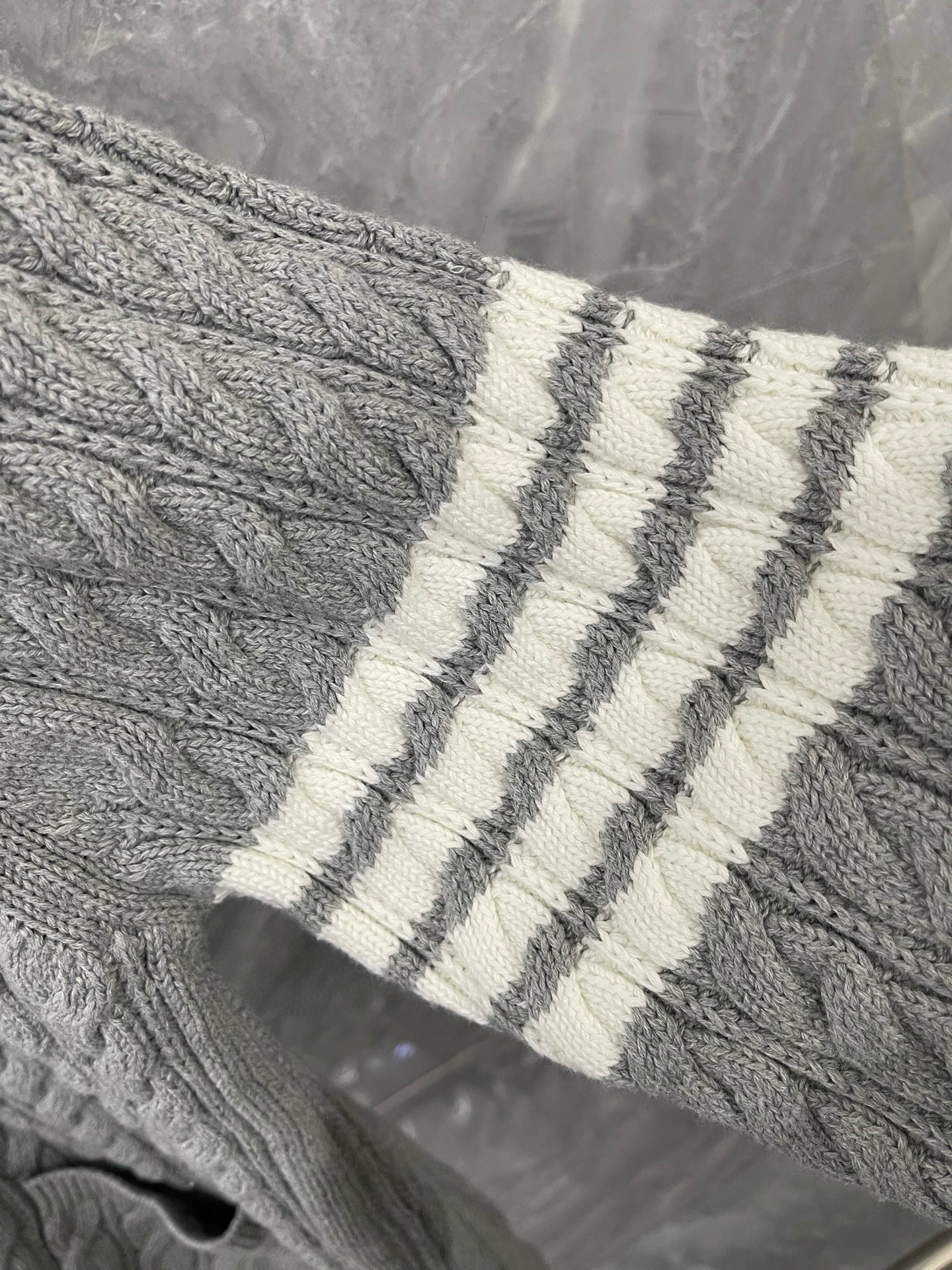 Thom Browne 톰브라운 아카데미 케이블 니트 가디건 4