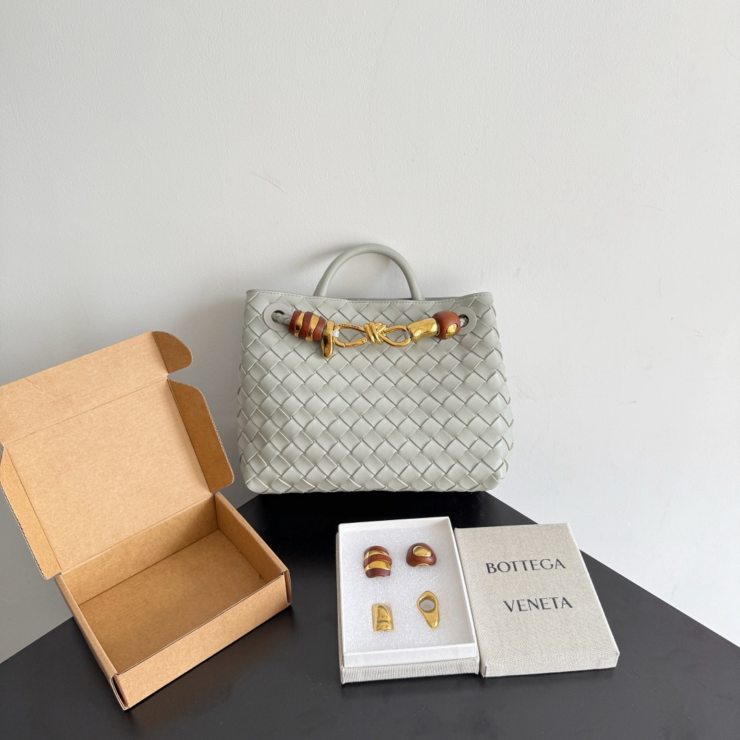 BOTTEGA VENETA 보테가베네타 Andiamo 인트레치아토 토트백 1