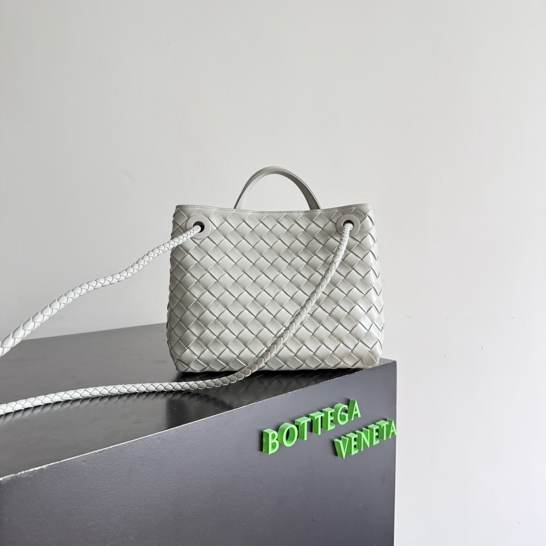BOTTEGA VENETA 보테가베네타 Andiamo 인트레치아토 토트백 3