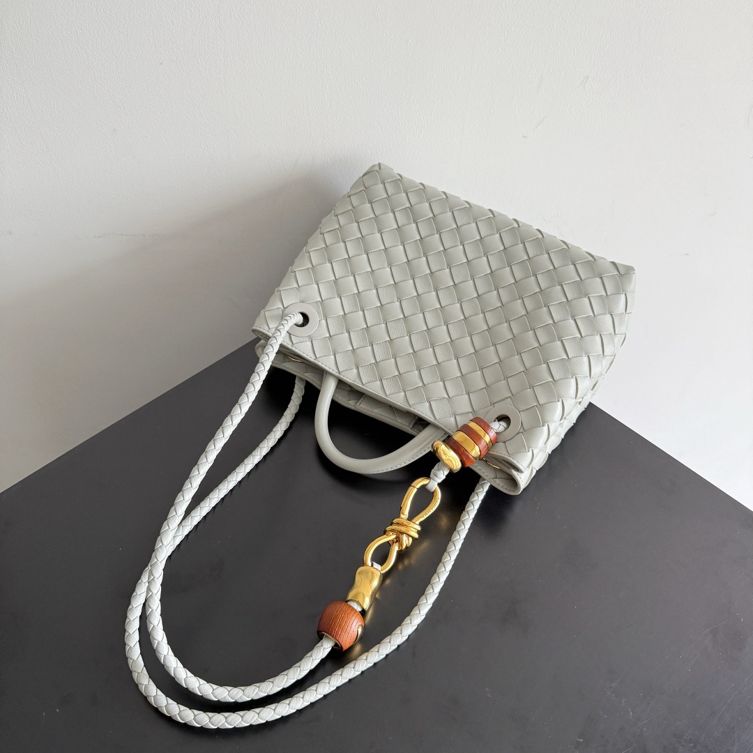 BOTTEGA VENETA 보테가베네타 Andiamo 인트레치아토 토트백 4