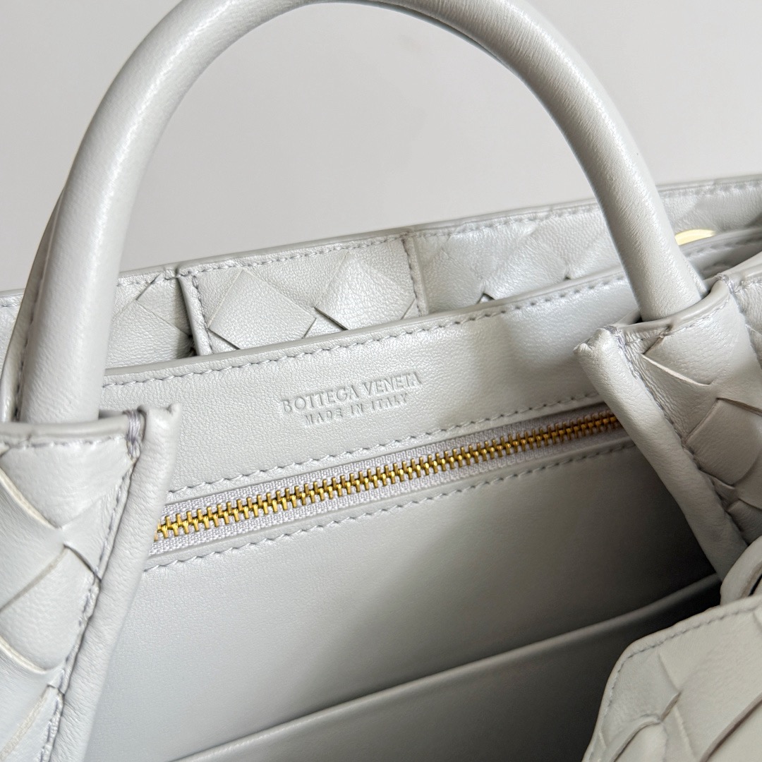 BOTTEGA VENETA 보테가베네타 Andiamo 인트레치아토 토트백 6