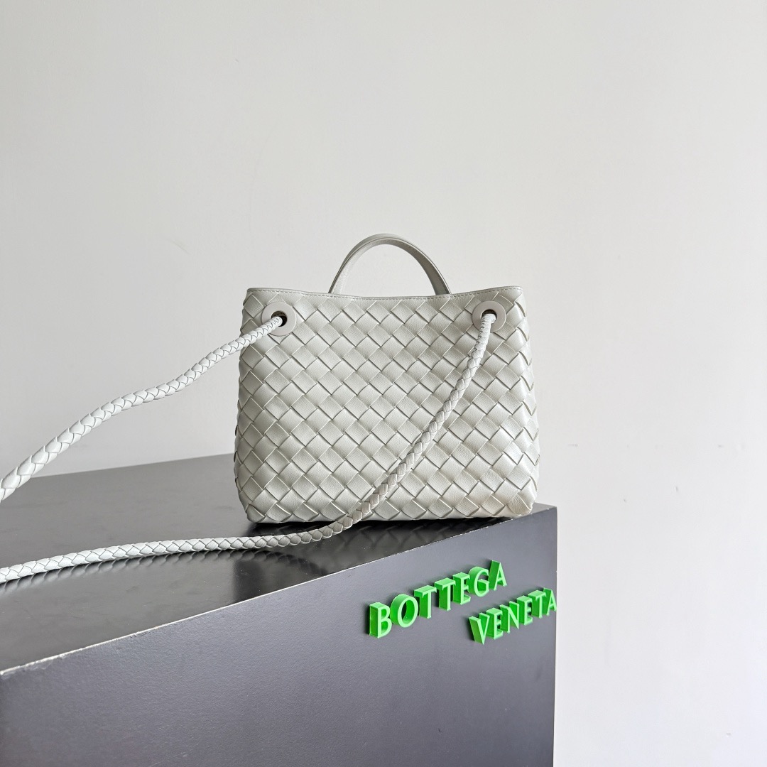 BOTTEGA VENETA 보테가베네타 Andiamo 인트레치아토 토트백 7