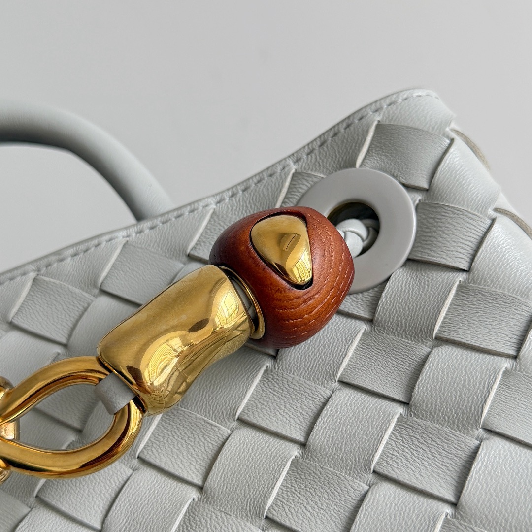 BOTTEGA VENETA 보테가베네타 Andiamo 인트레치아토 토트백 9
