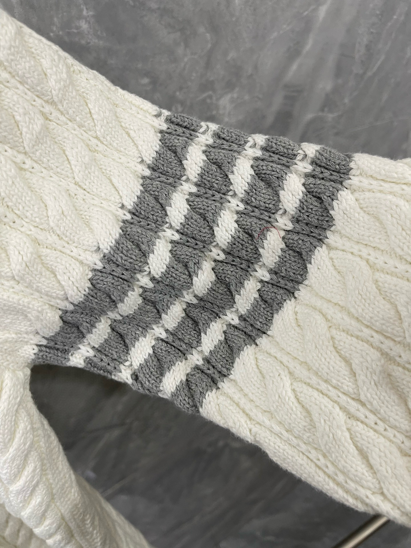 Thom Browne 톰브라운 케이블 니트 라운드넥 스웨터 4