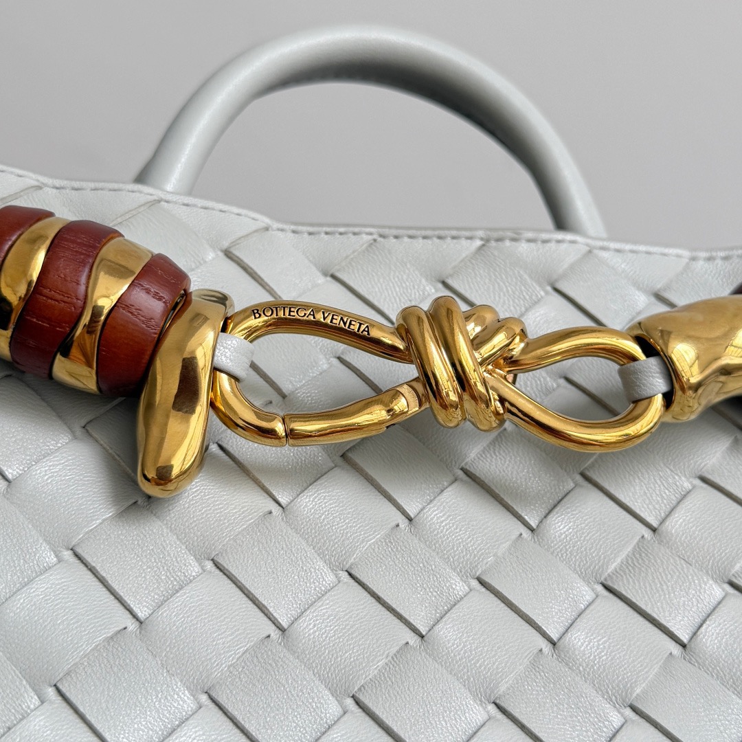 BOTTEGA VENETA 보테가베네타 Andiamo 인트레치아토 토트백 10