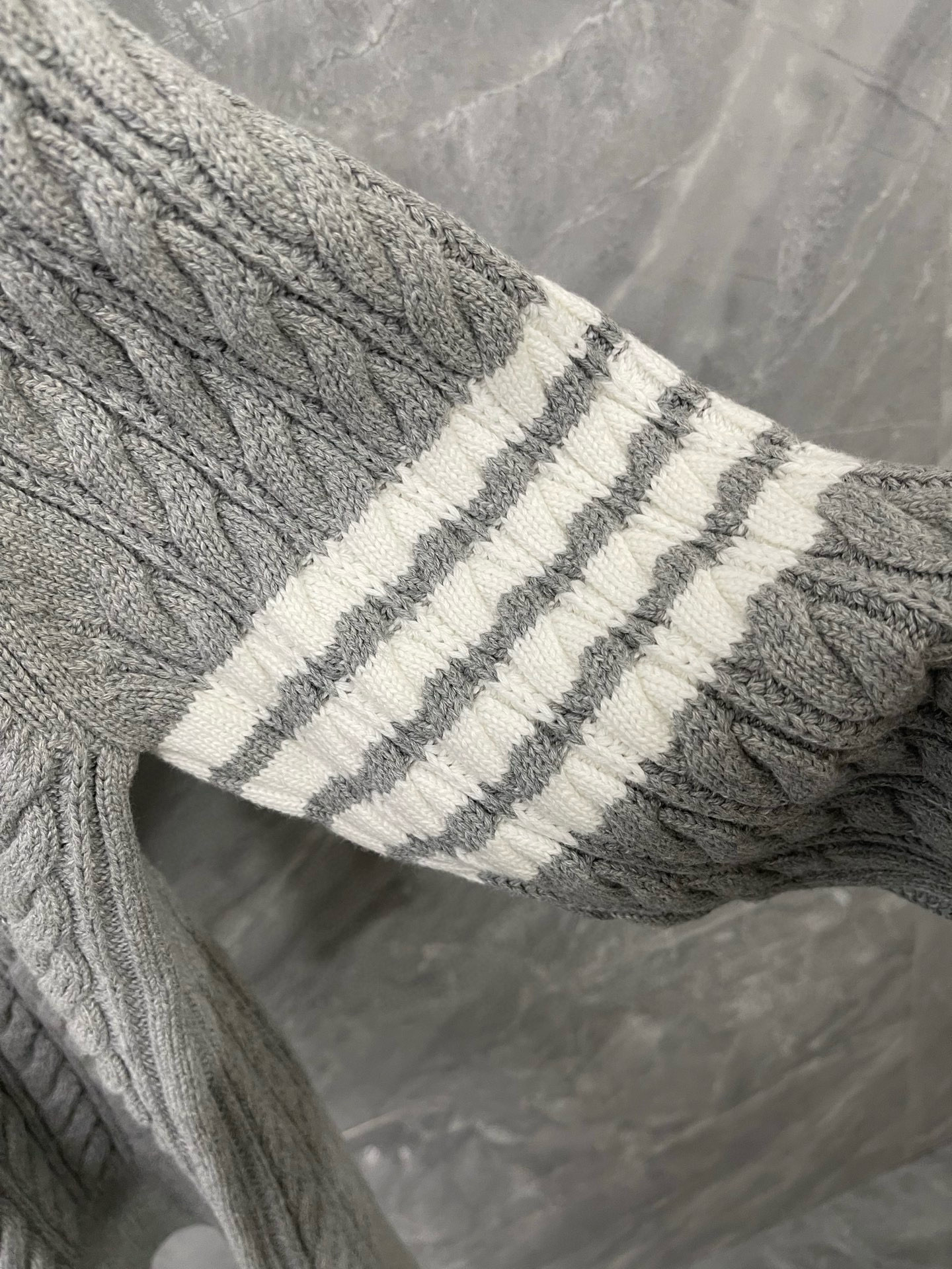 Thom Browne 톰브라운 케이블 니트 라운드넥 스웨터 4