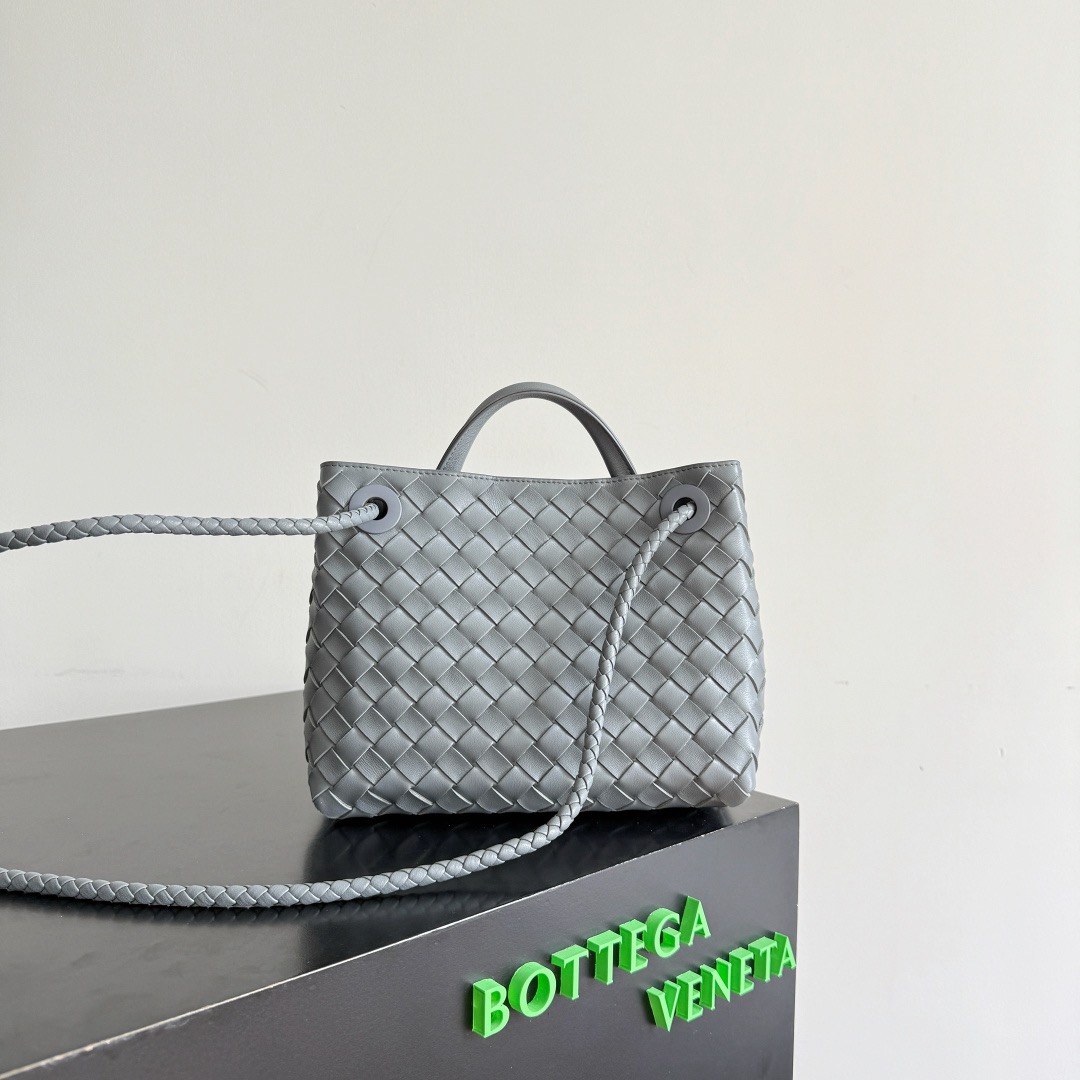 Bottega Veneta 보테가베네타 Andiamo 인트레치아토 토트 크로스백 3