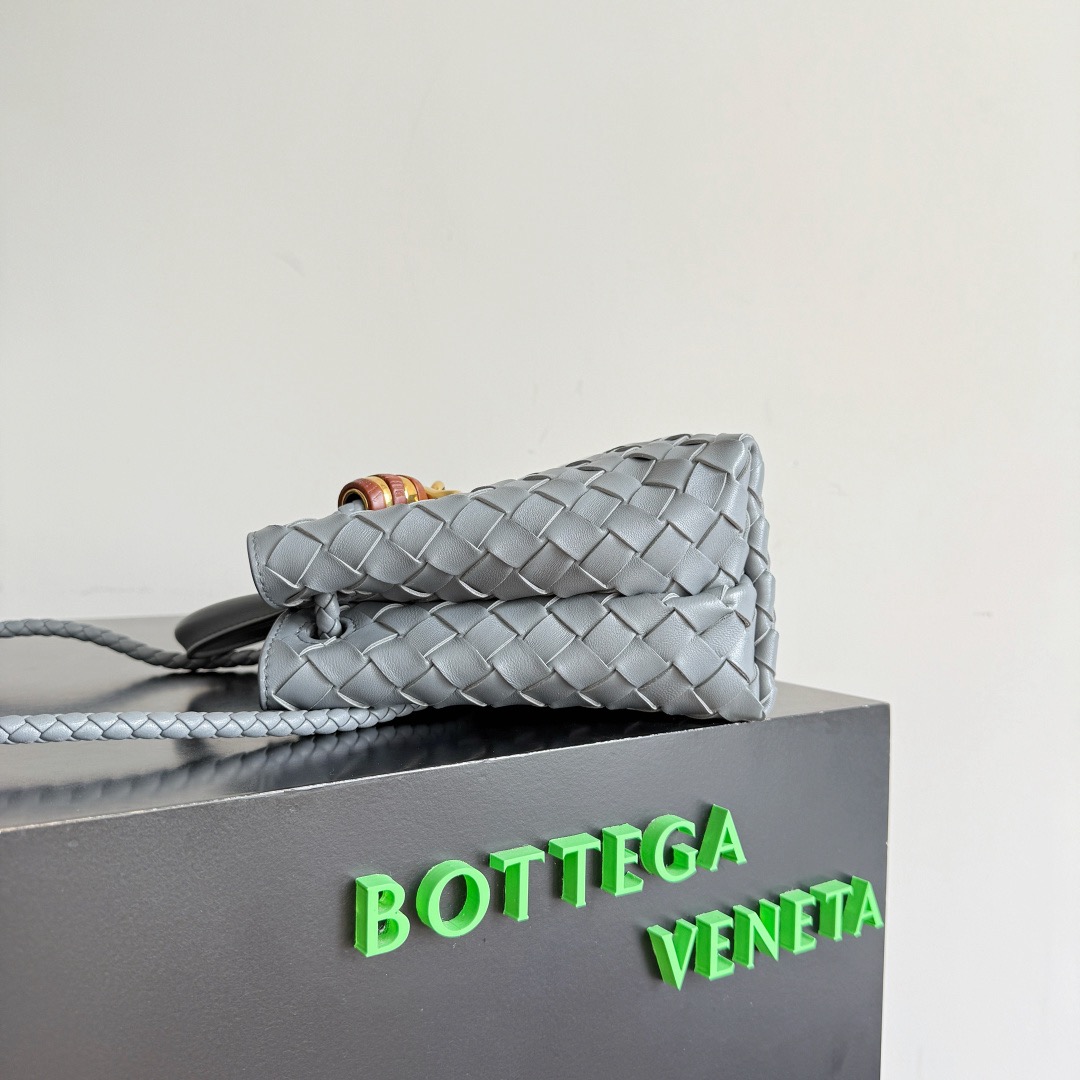 Bottega Veneta 보테가베네타 Andiamo 인트레치아토 토트 크로스백 4