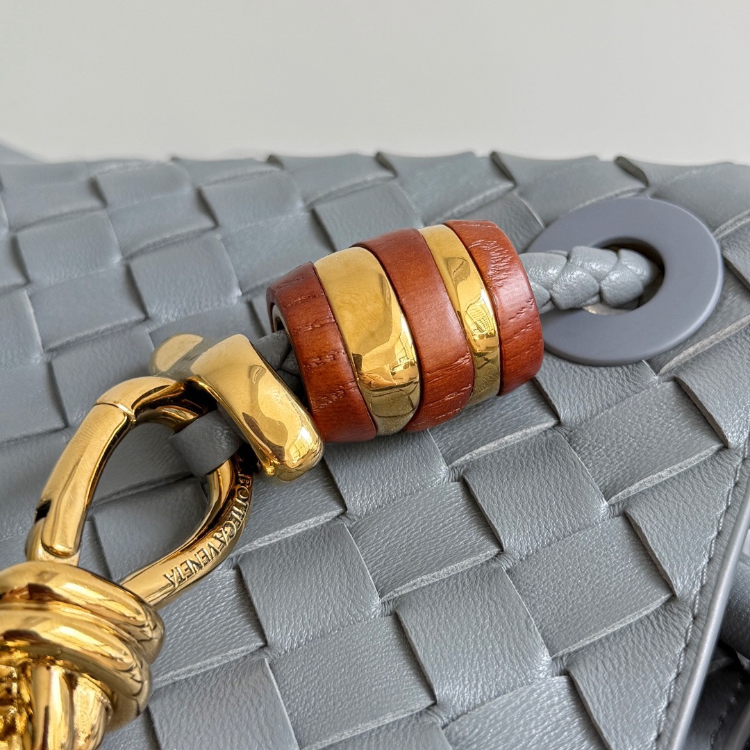 Bottega Veneta 보테가베네타 Andiamo 인트레치아토 토트 크로스백 6