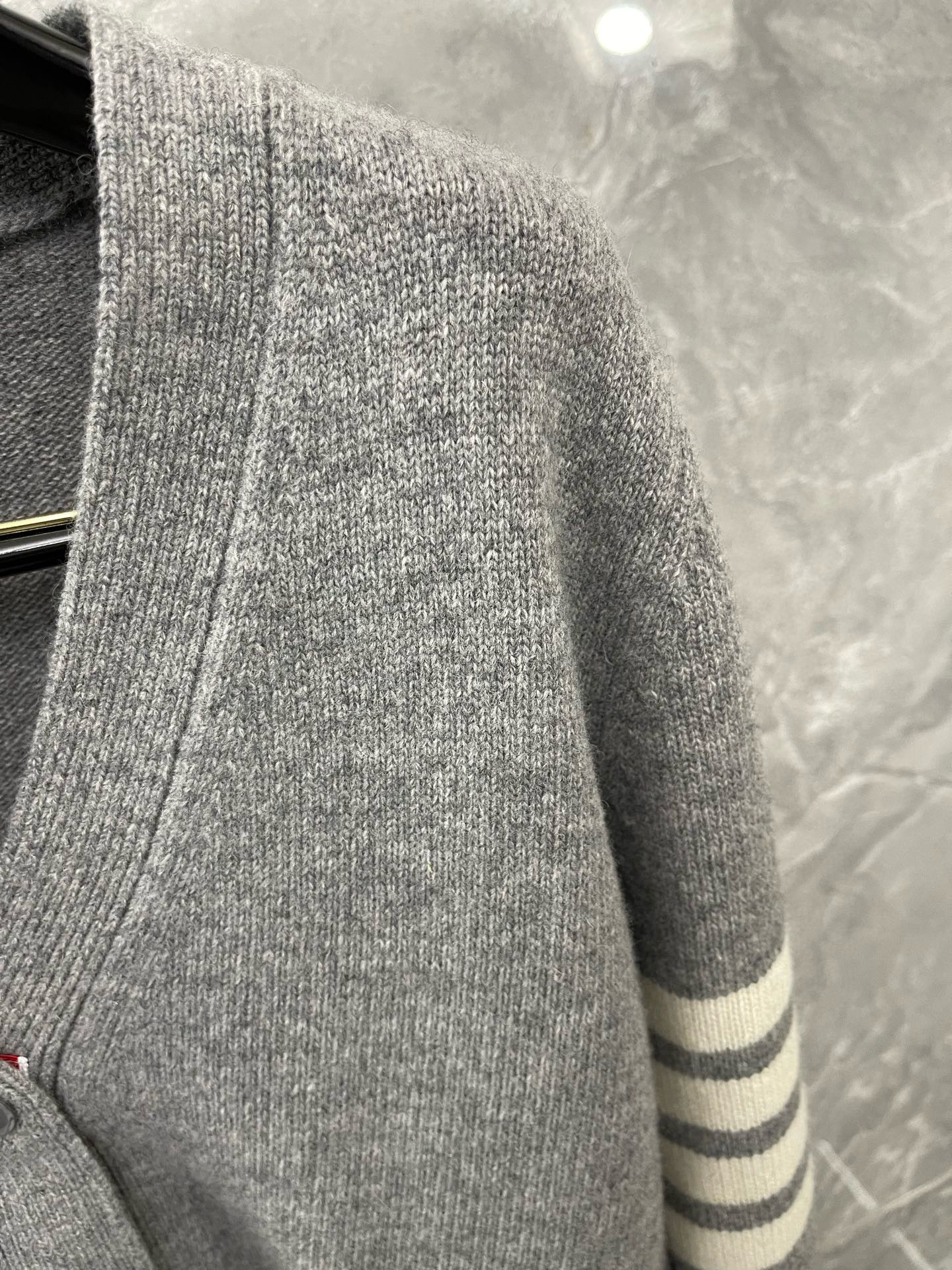 Thom Browne 톰브라운 거위 자수 스트라이프 울 가디건 9