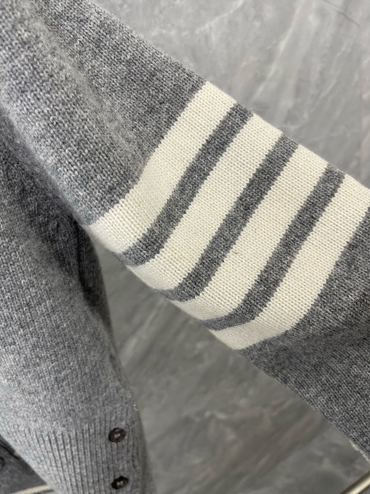 Thom Browne 톰브라운 거위 자수 스트라이프 울 가디건 10