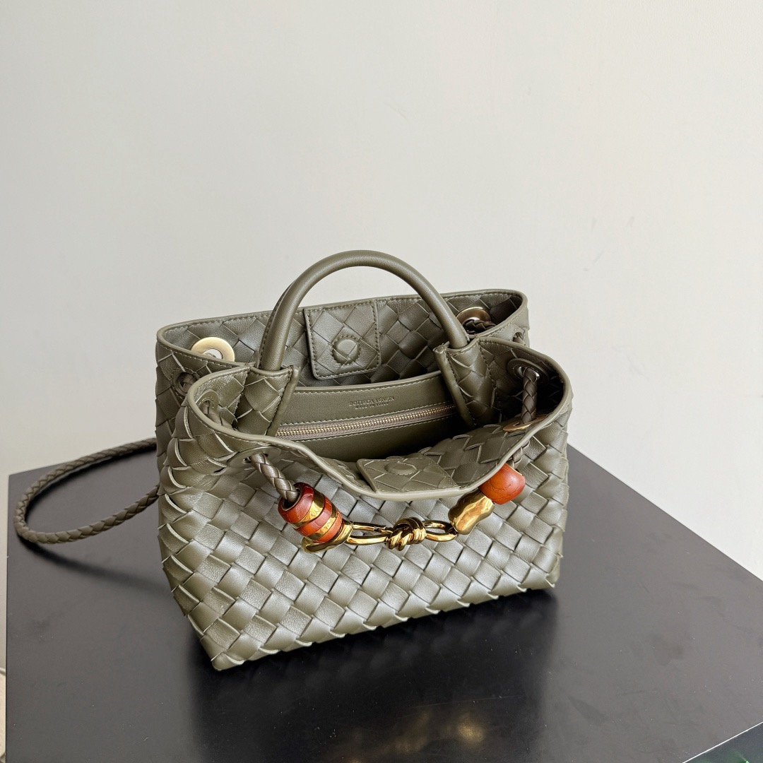 BOTTEGA VENETA 보테가베네타 Andiamo 인트레치아토 스몰 토트 크로스백 5